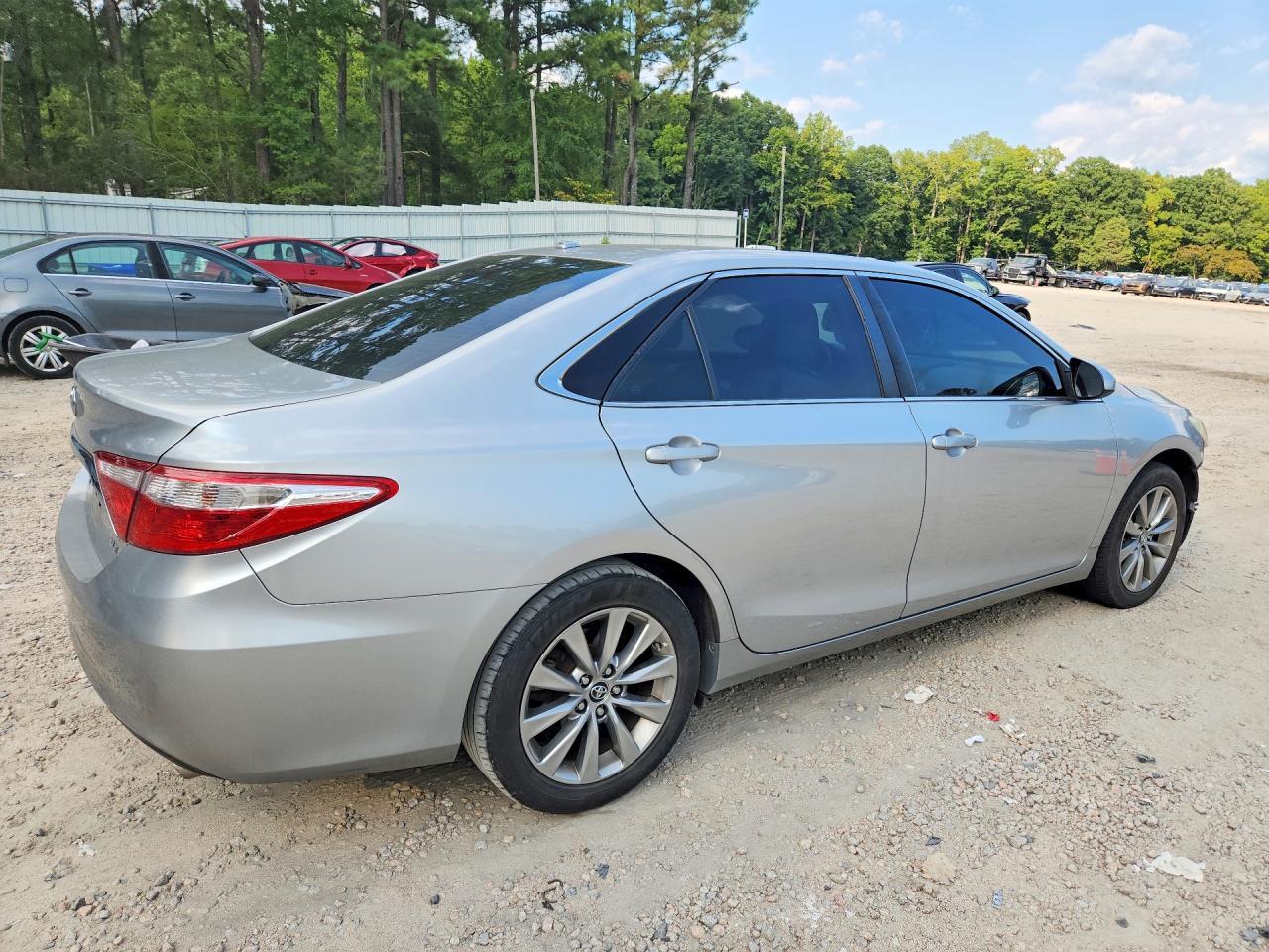 2015 Toyota Camry Xle - zdjęcie 3