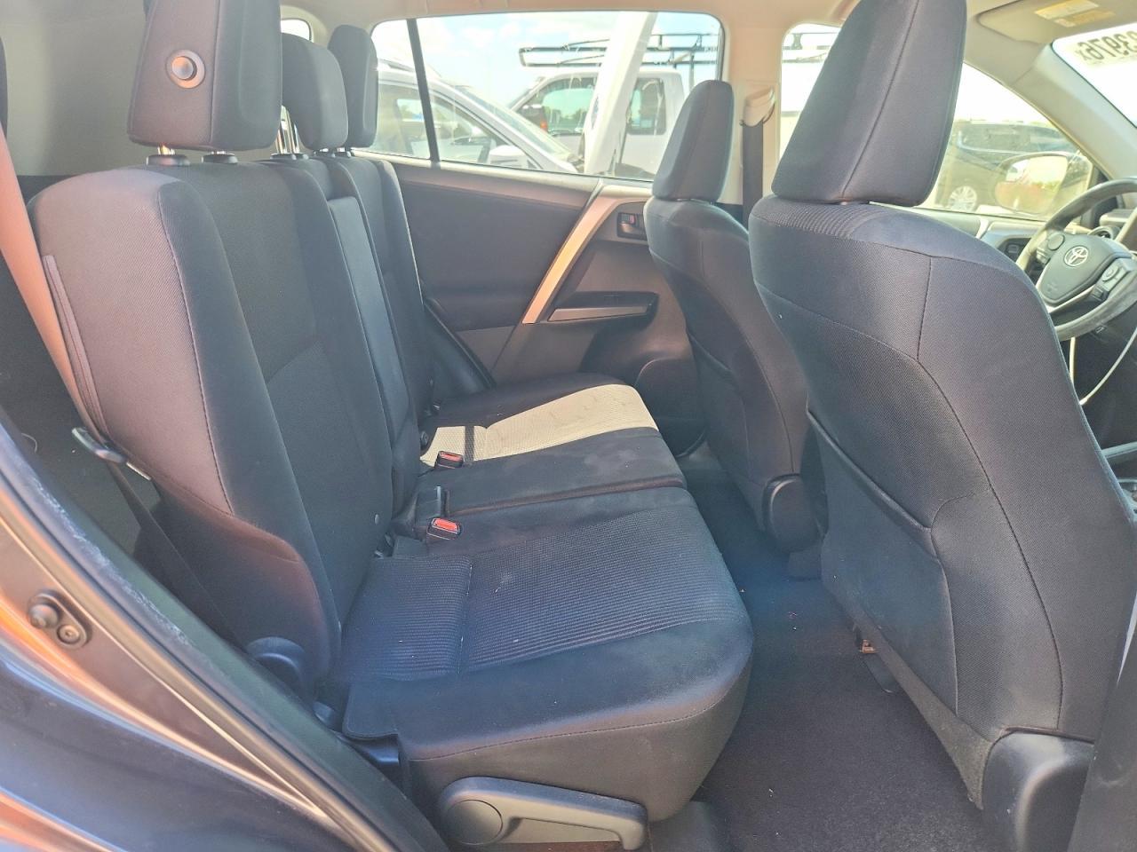 2017 Toyota Rav4 Le - zdjęcie 10