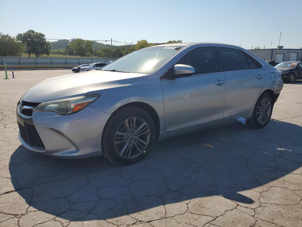 2016 Toyota Camry Se - zdjęcie główne