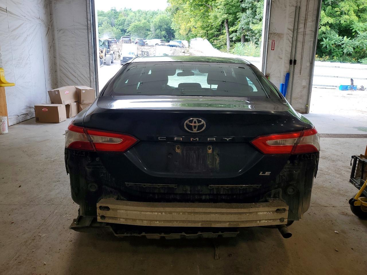 2018 Toyota Camry Le - zdjęcie 6