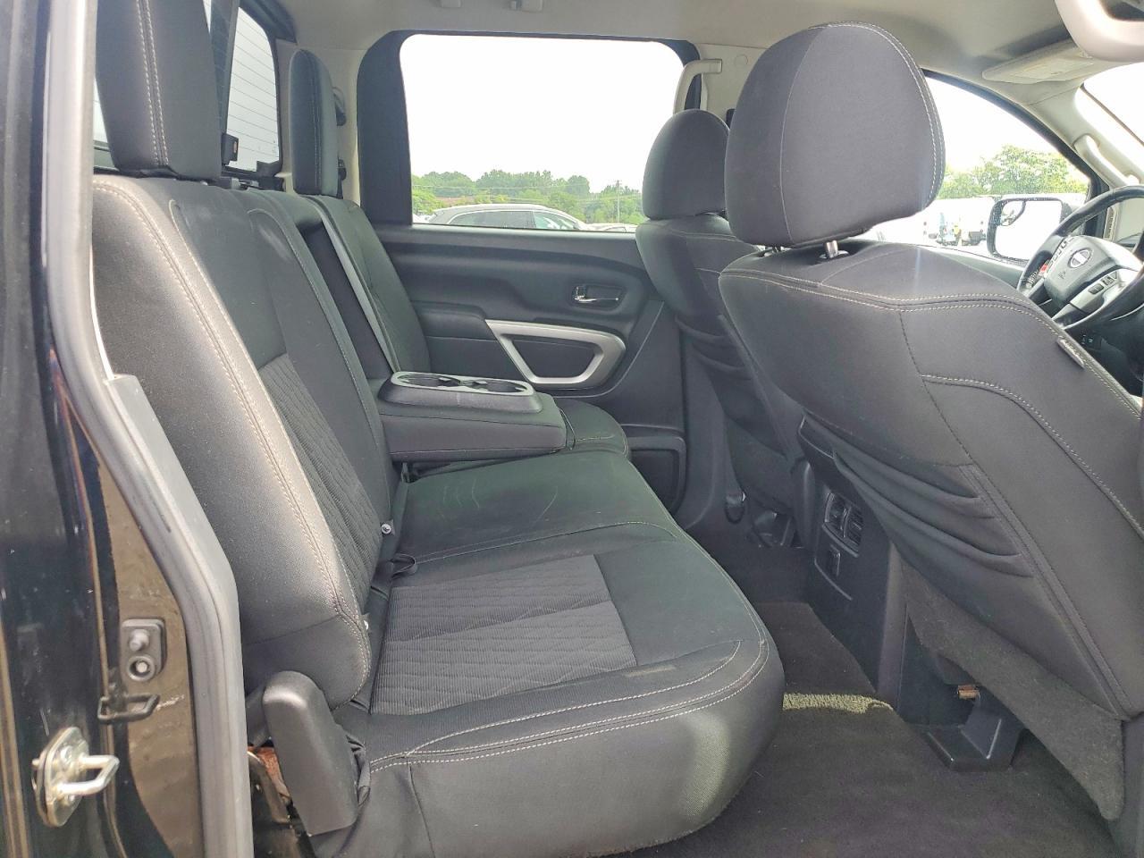 2018 Nissan Titan Sv - zdjęcie 10