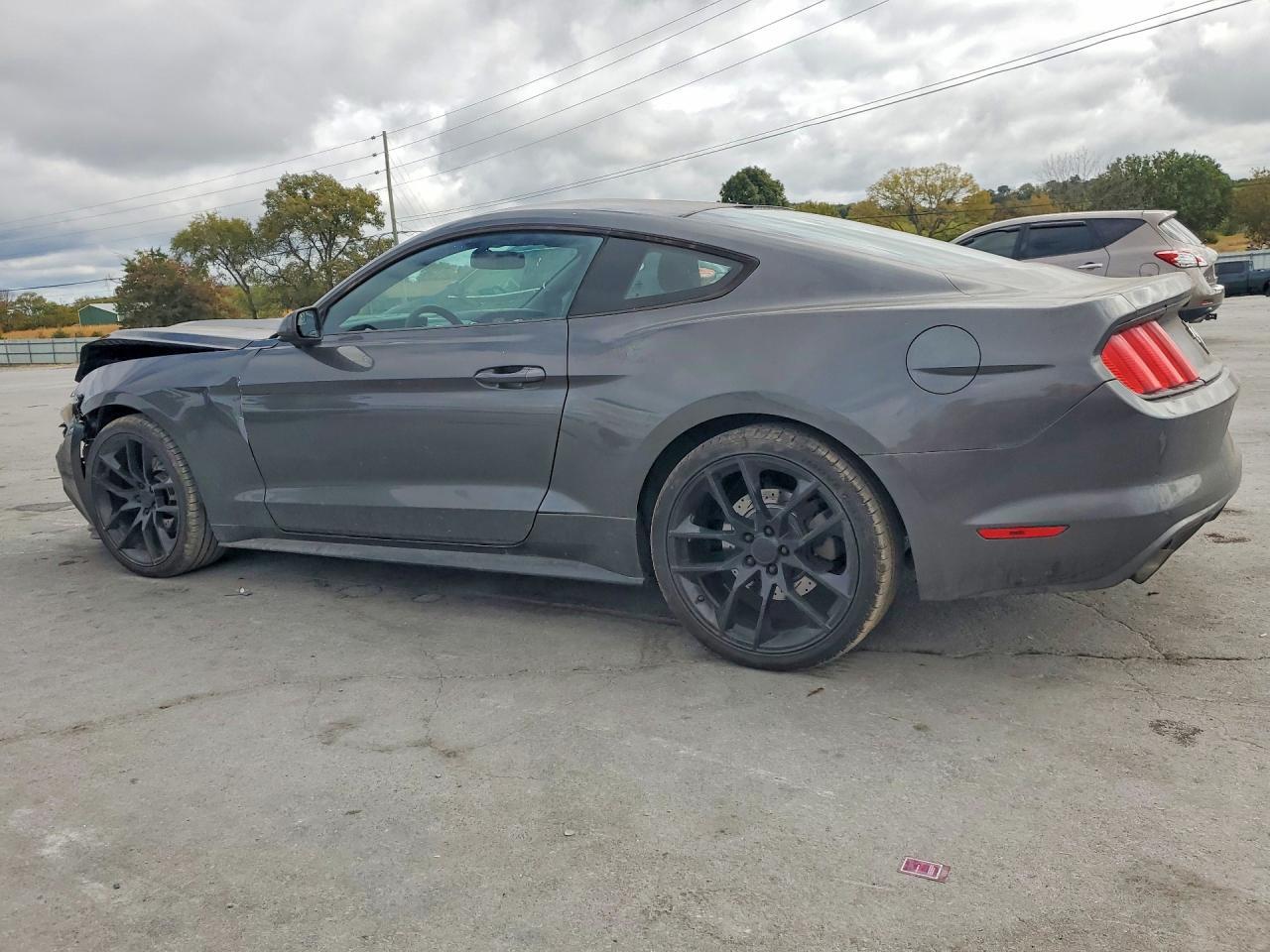 2017 Ford Mustang - zdjęcie 2