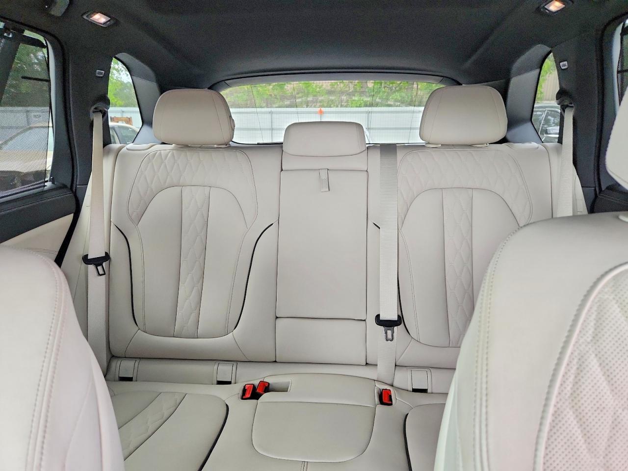 2024 BMW X5 xDrive50E - zdjęcie 10
