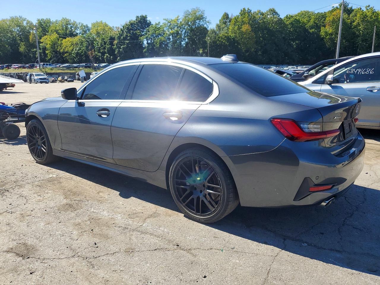 2020 BMW Seria 3 330i - zdjęcie 2