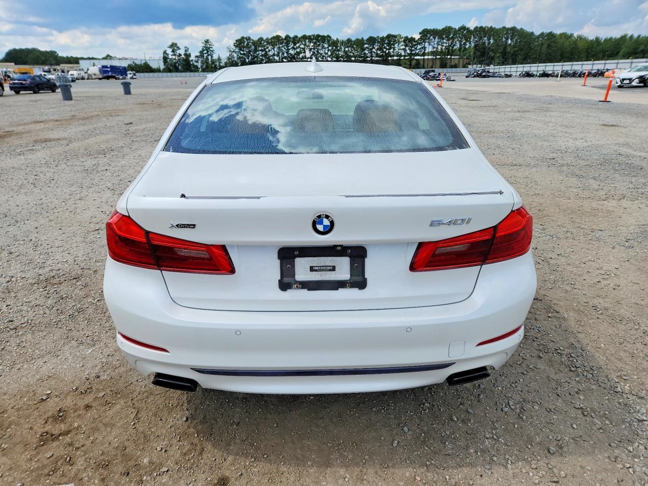 2019 BMW Seria 5 540i - zdjęcie 6