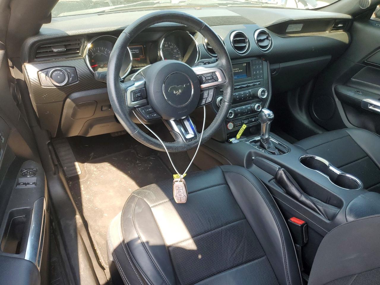 2017 Ford Mustang - zdjęcie 8