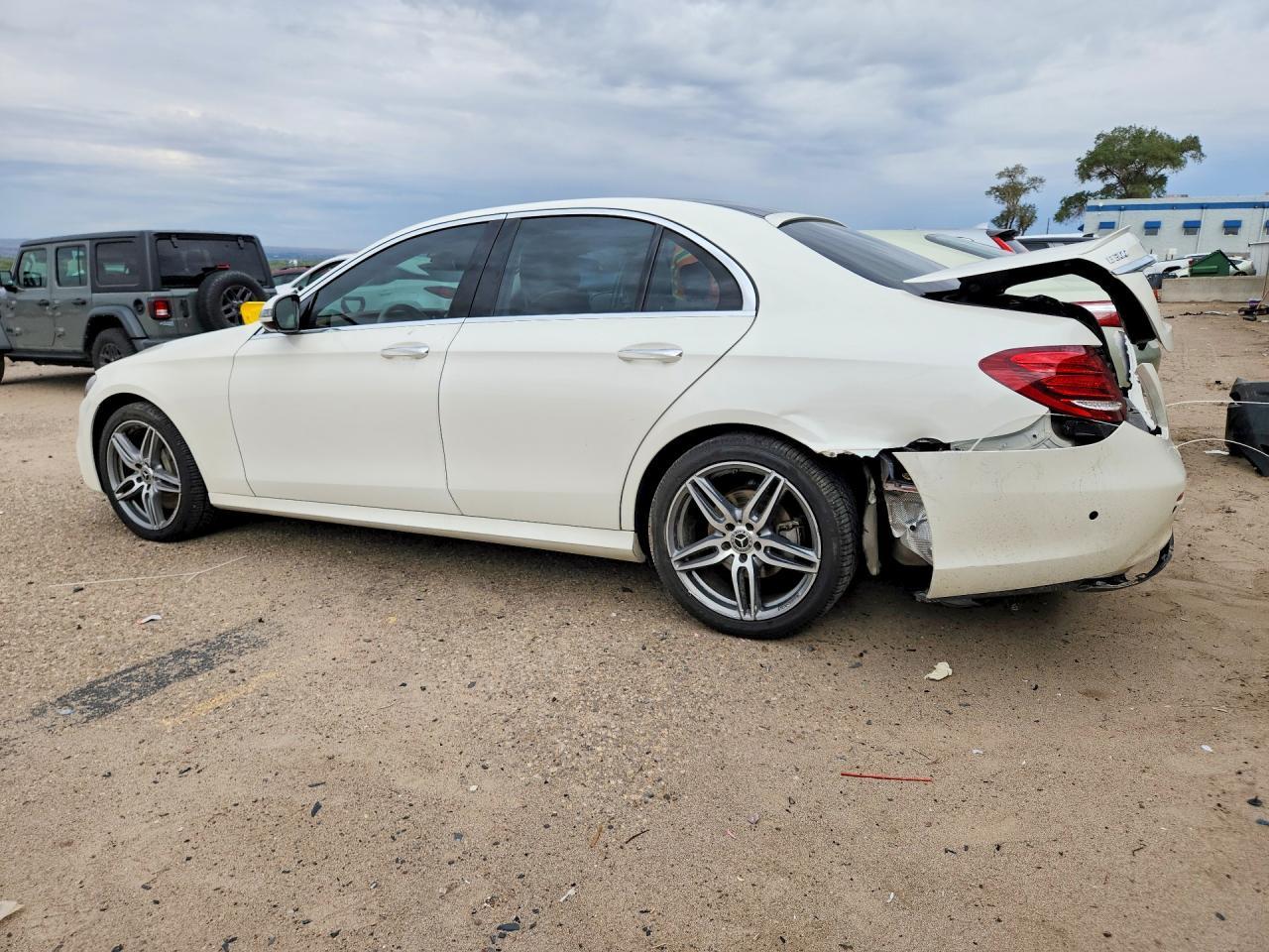 2017 Mercedes-Benz E 300 4Matic - zdjęcie 2