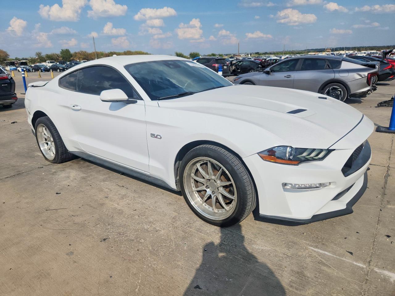 2021 Ford Mustang Gt - zdjęcie 4