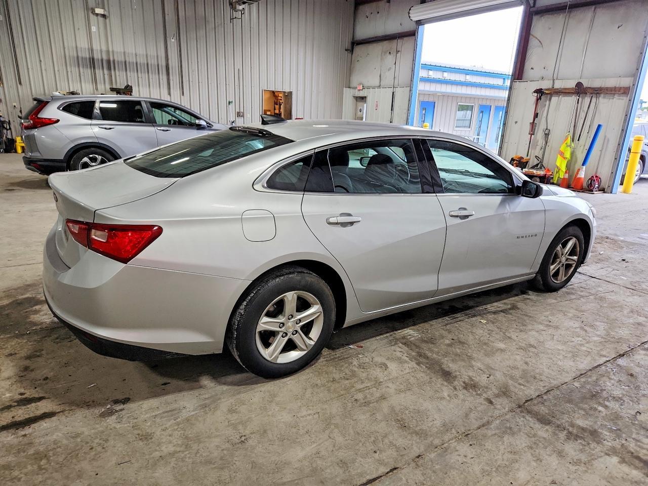 2021 Chevrolet Malibu Ls - zdjęcie 3