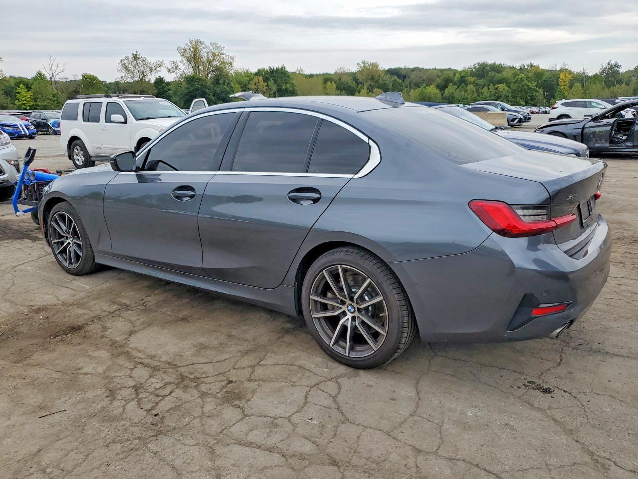 2020 BMW Seria 3 330i - zdjęcie 2