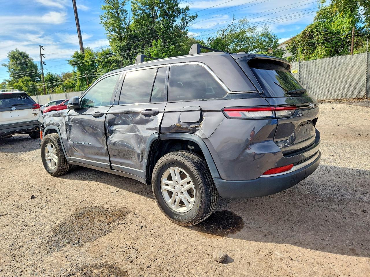 2023 Jeep Grand Cherokee Laredo - zdjęcie 2