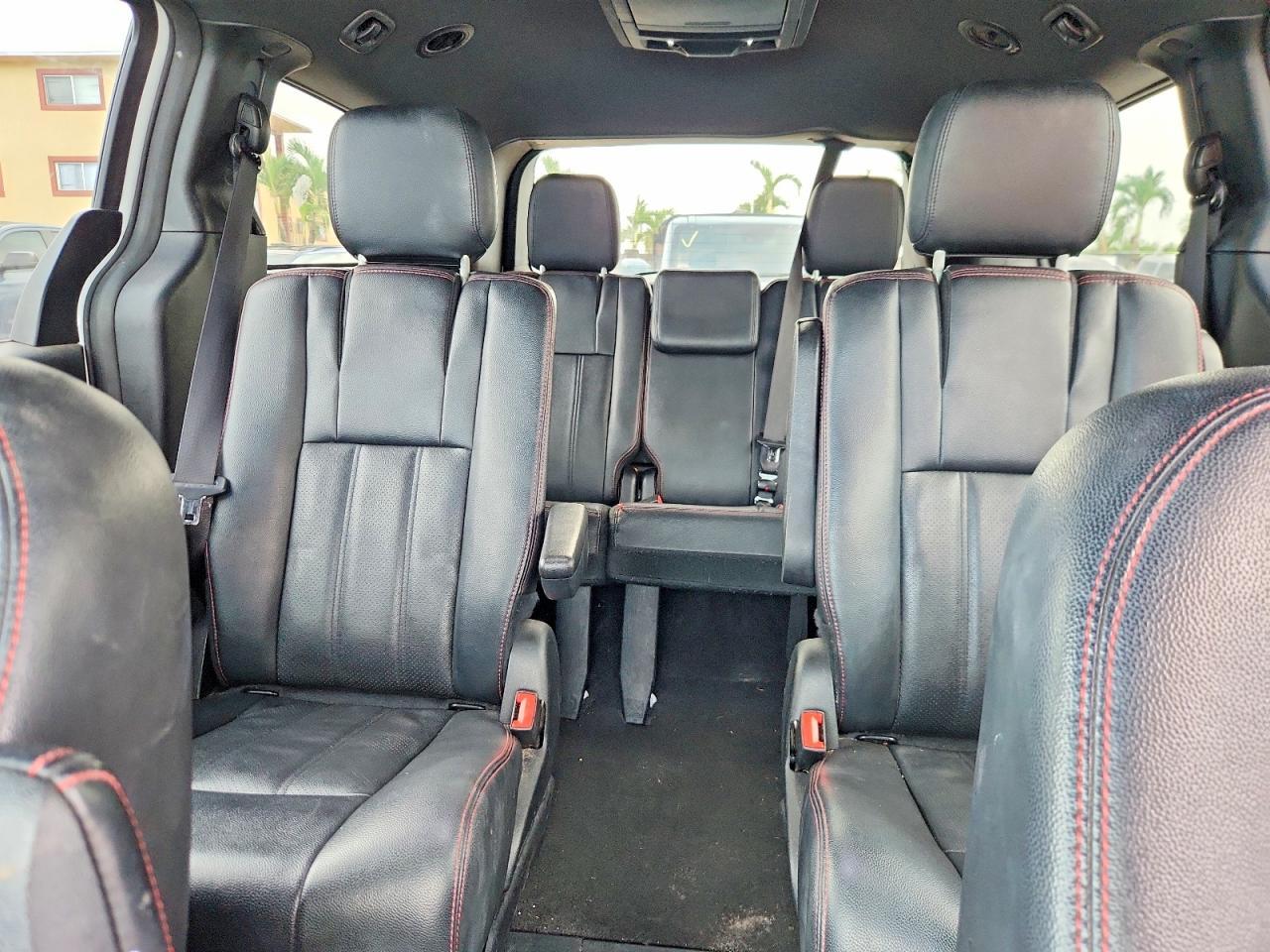 2016 Dodge Grand Caravan R/T - zdjęcie 10