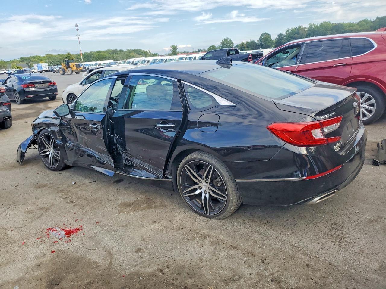 2021 Honda Accord Touring - zdjęcie 2