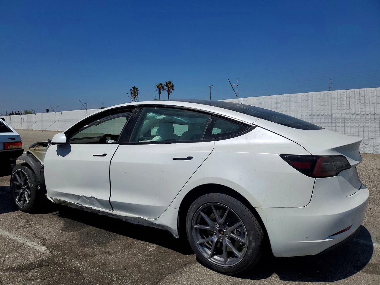2022 Tesla Model 3 - zdjęcie 2