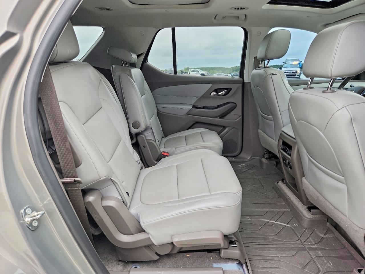 2018 Chevrolet Traverse Premier - zdjęcie 11
