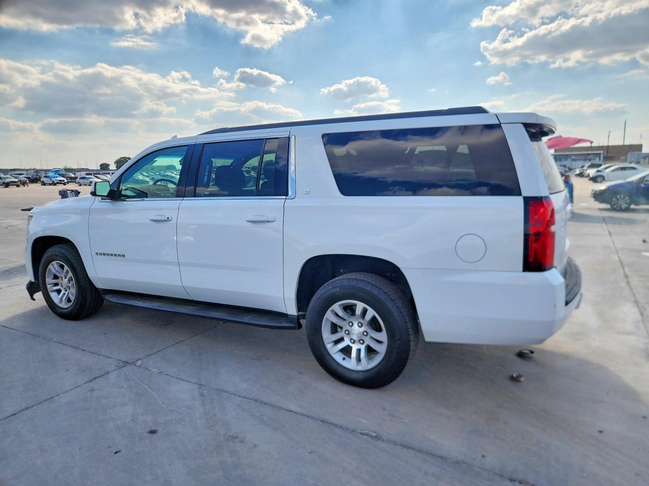 2019 Chevrolet Suburban C1500 Lt - zdjęcie 2