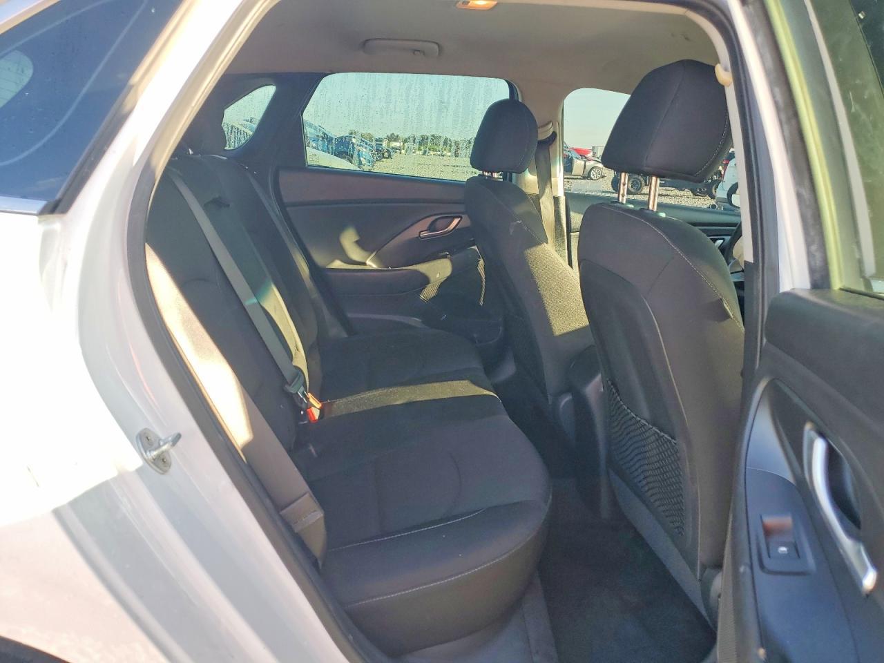 2018 Hyundai Elantra Gt Base - zdjęcie 10