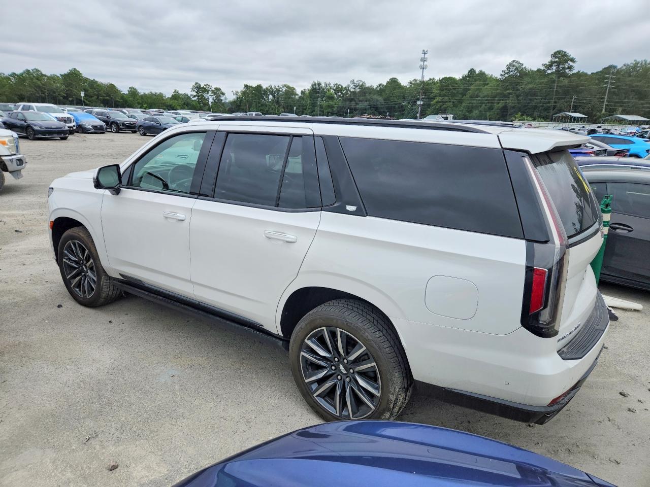2022 Cadillac Escalade Sport - zdjęcie 2