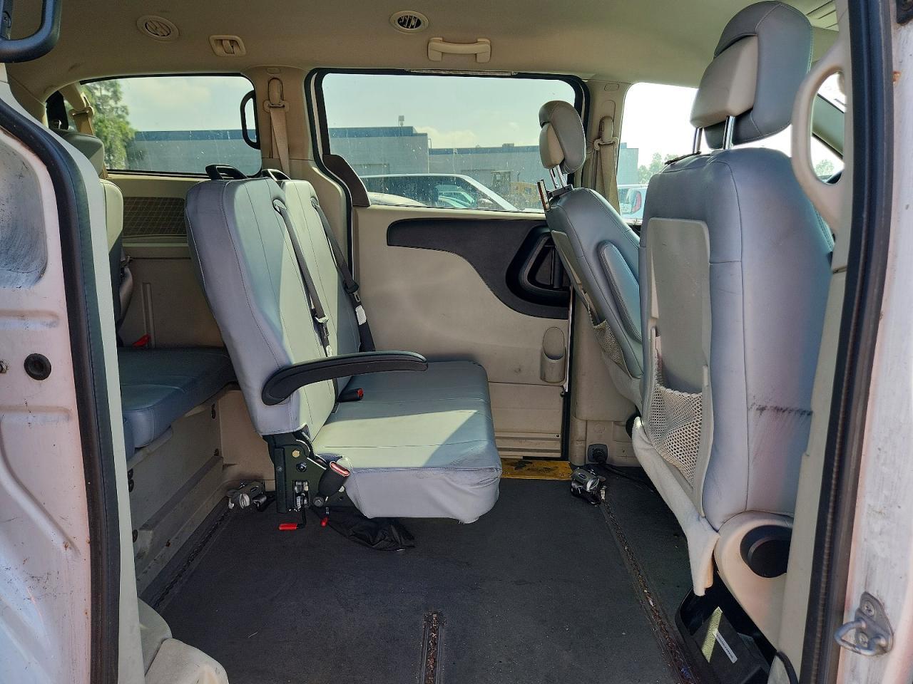 2016 Dodge Grand Caravan Se - zdjęcie 11