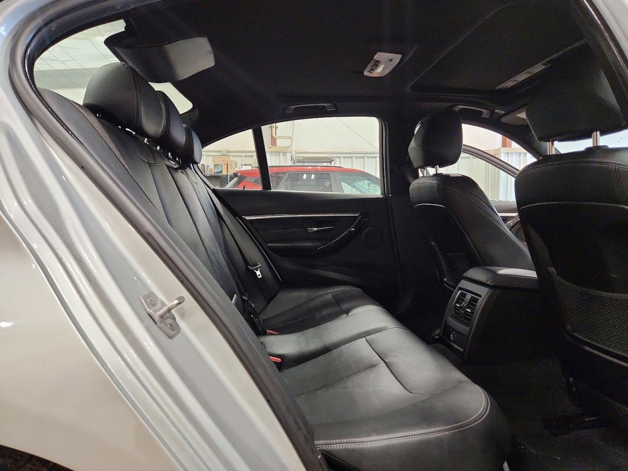 2018 BMW 330 Xi - zdjęcie 10
