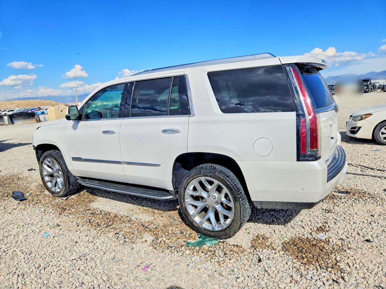 2017 Cadillac Escalade Luxury - zdjęcie 2