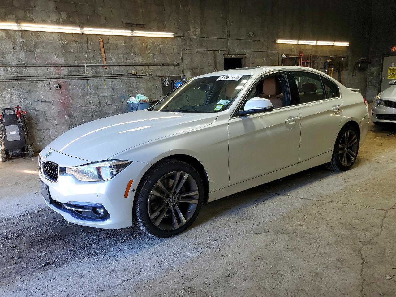 2017 BMW Seria 3 330i - zdjęcie główne