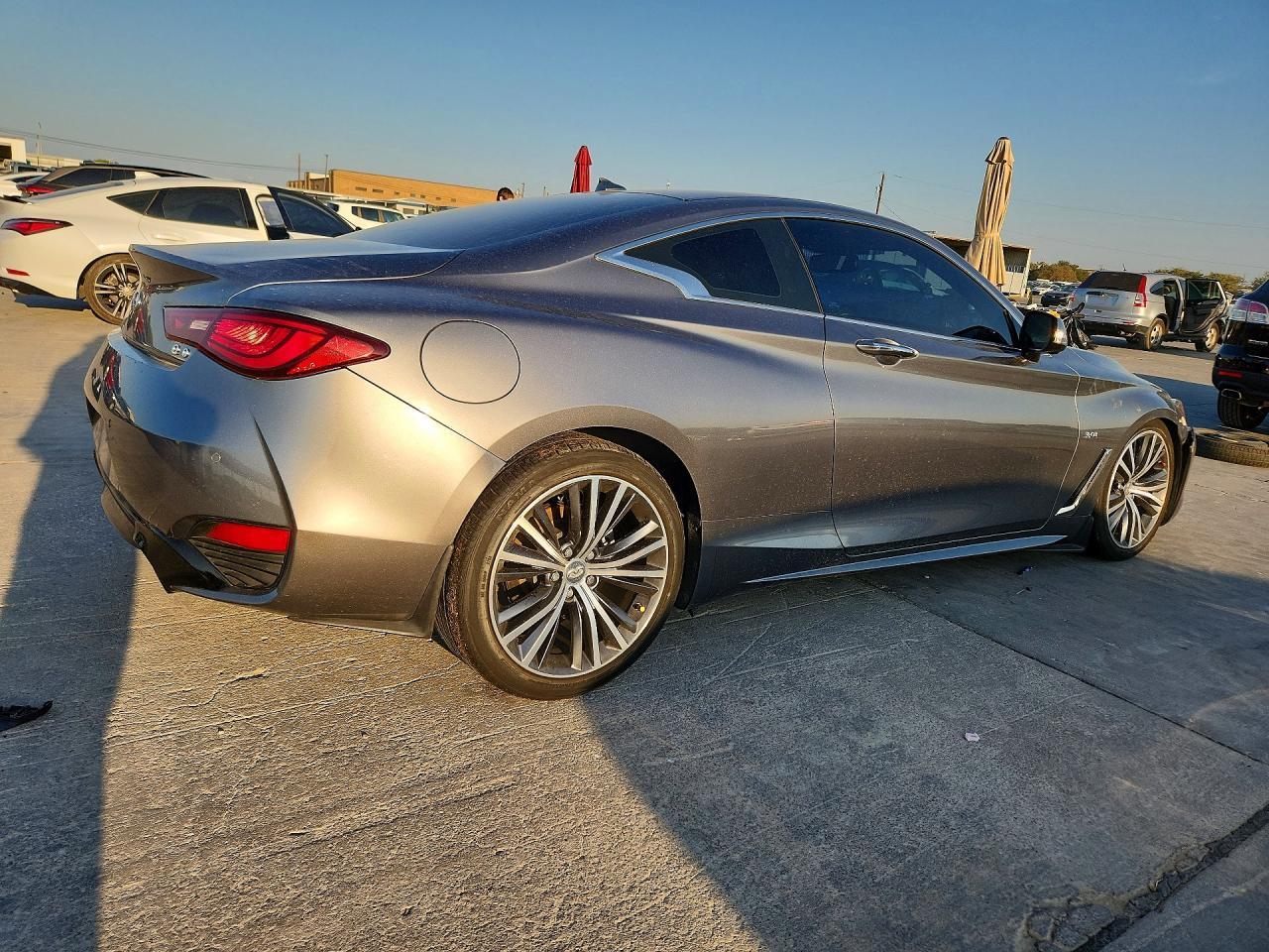 2018 Infiniti Q60 3.0T Luxe - zdjęcie 3