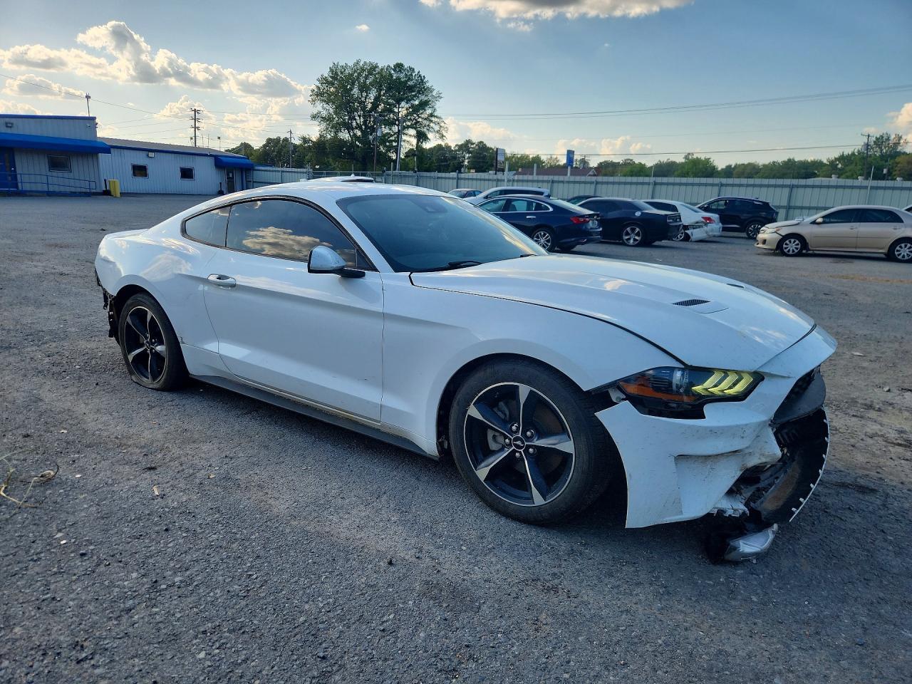 2021 Ford Mustang - zdjęcie 4