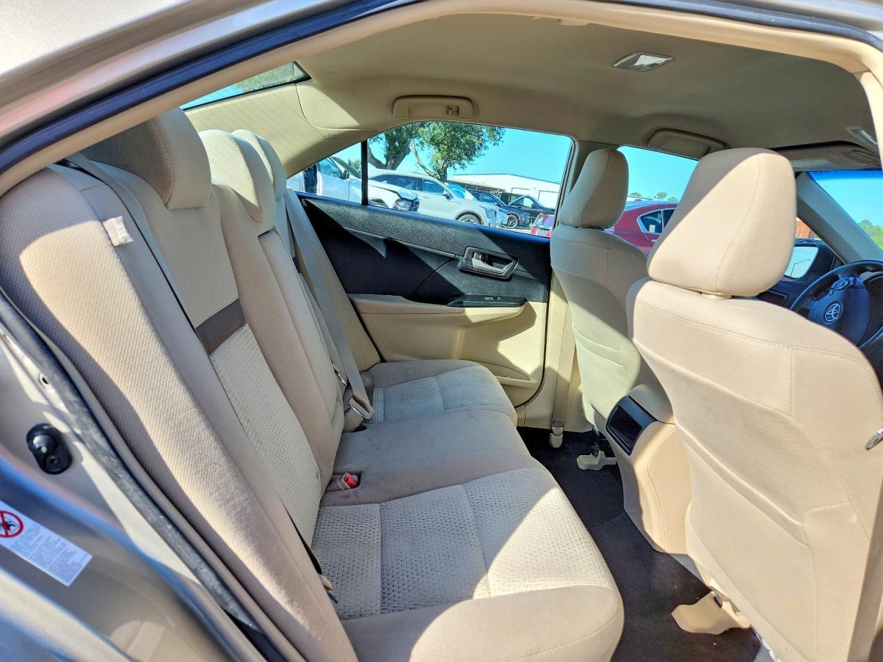 2013 Toyota Camry Le - zdjęcie 10