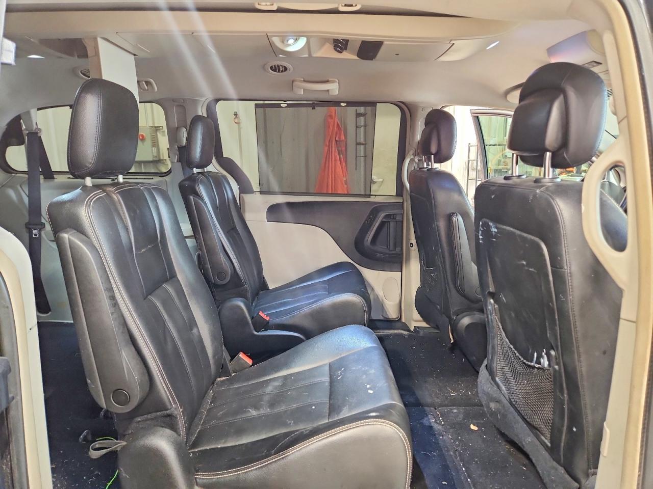 2016 Chrysler Town & Country Touring - zdjęcie 11
