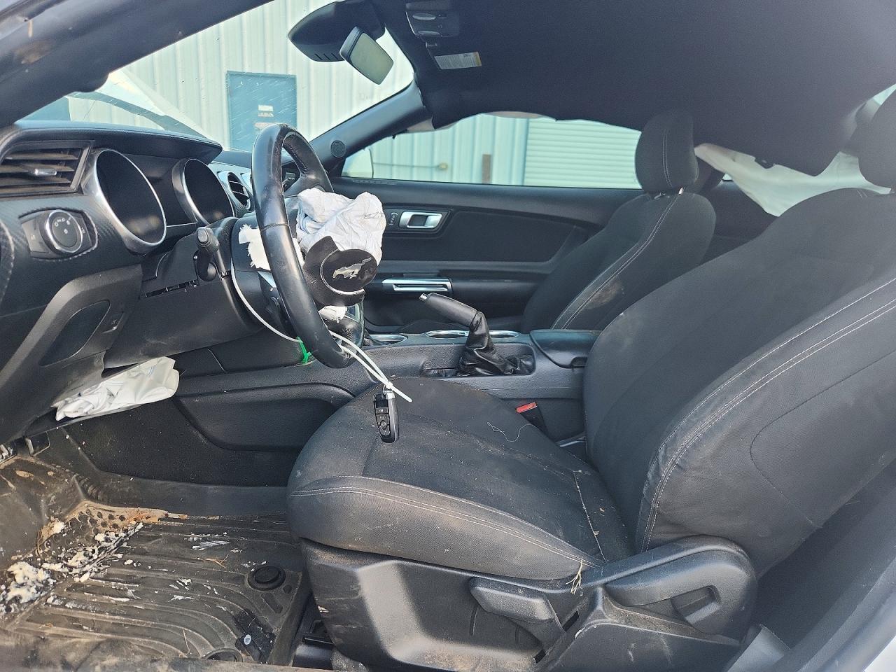 2021 Ford Mustang - zdjęcie 7