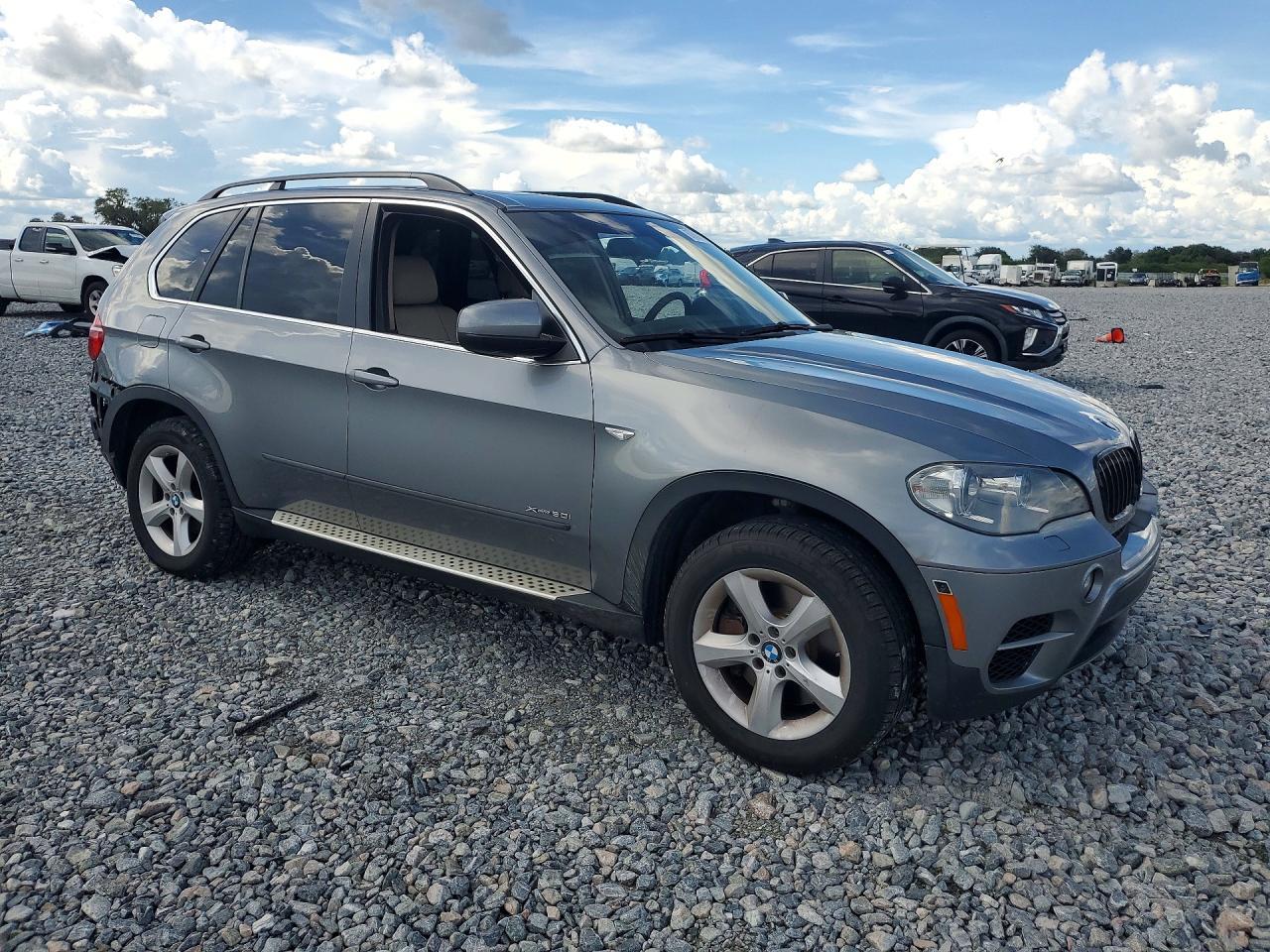 2013 BMW X5 xDrive50I - zdjęcie 4