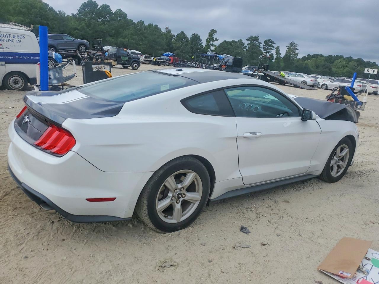 2019 Ford Mustang - zdjęcie 3
