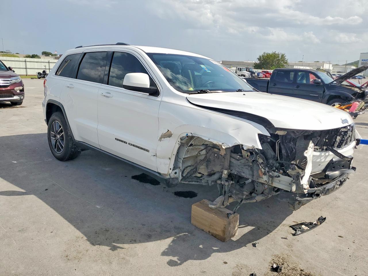 2018 Jeep Grand Cherokee Laredo - zdjęcie 4