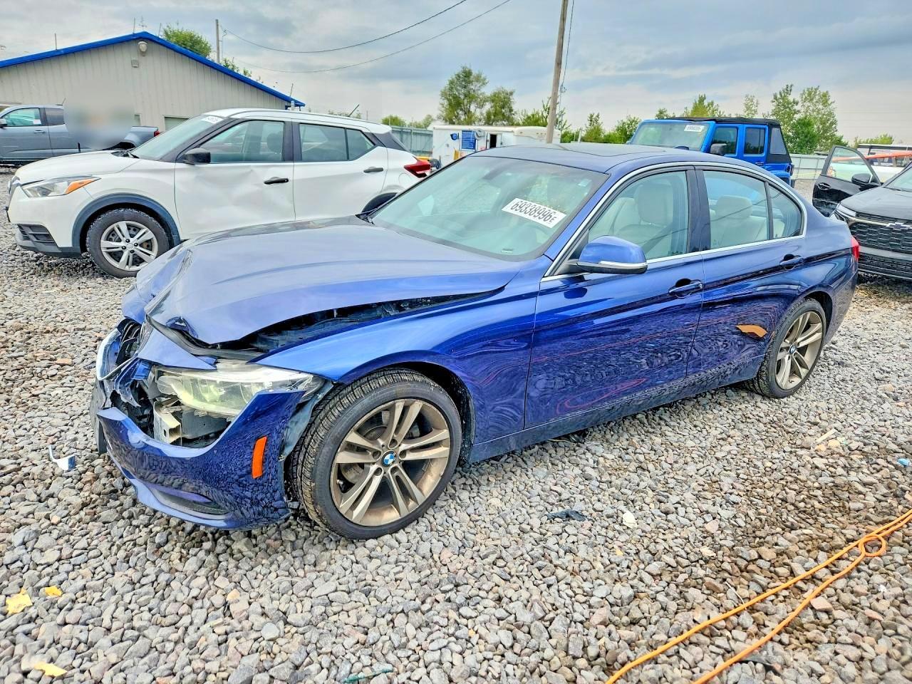 2017 BMW Seria 3 330i - zdjęcie główne