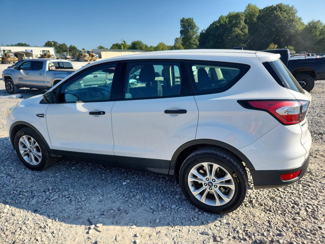 2017 Ford Escape S - zdjęcie 2