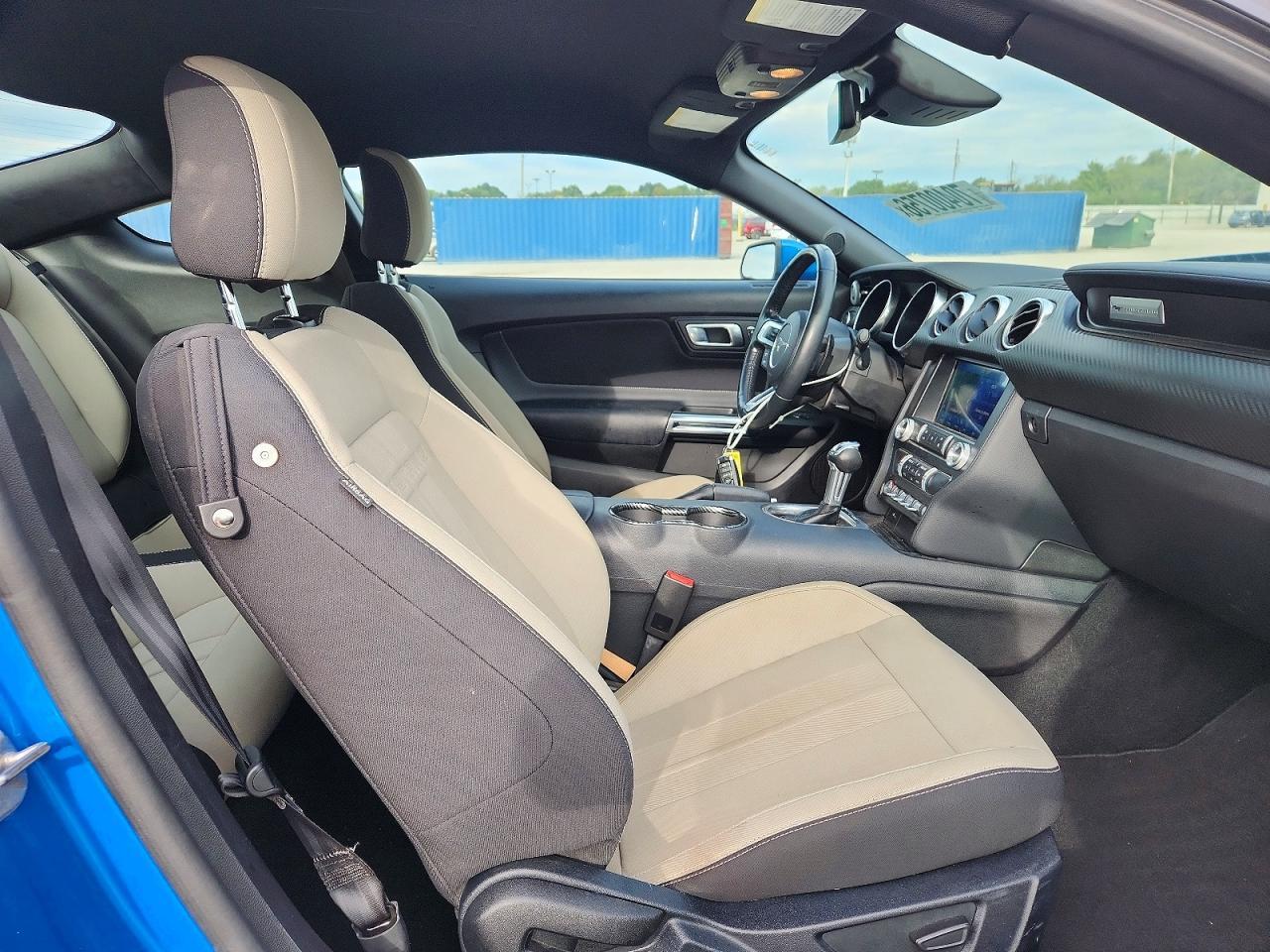 2021 Ford Mustang - zdjęcie 10