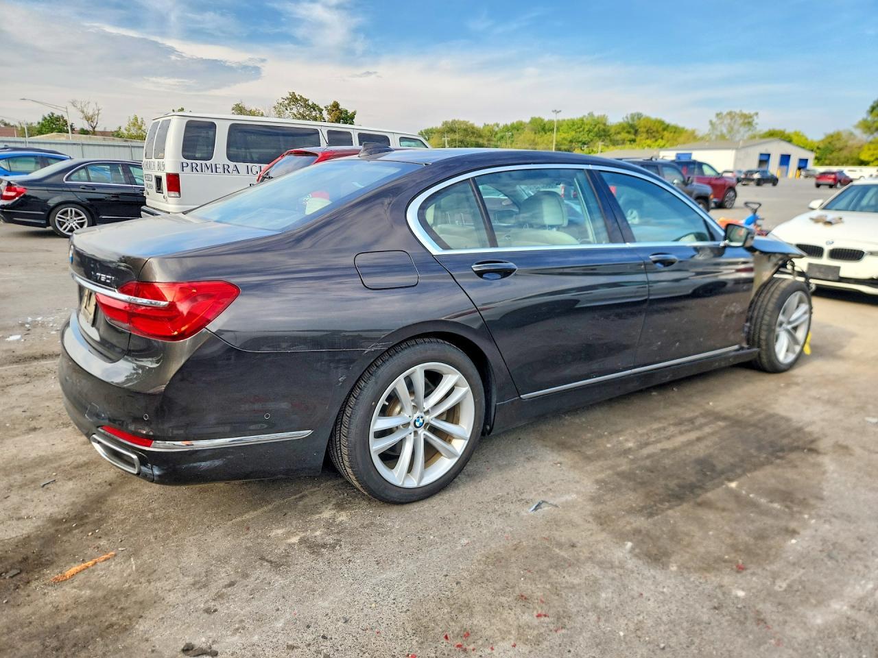 2017 BMW Seria 7 B7 - zdjęcie 3