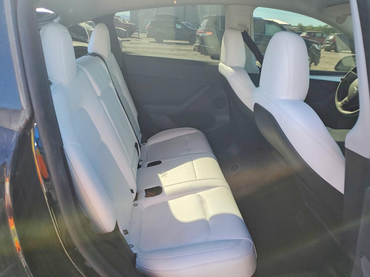 2025 Tesla Model Y - zdjęcie 10