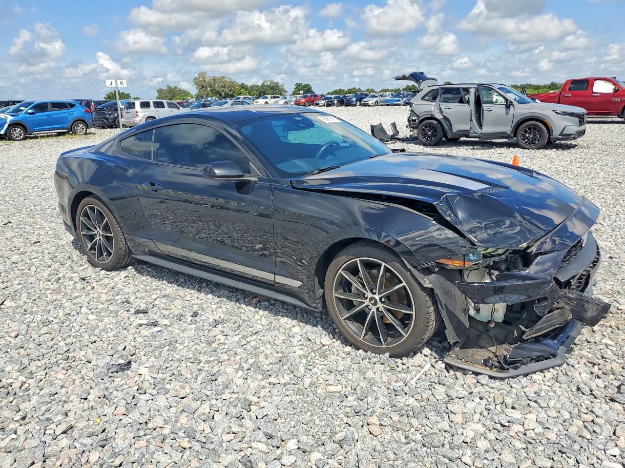 2022 Ford Mustang - zdjęcie 4