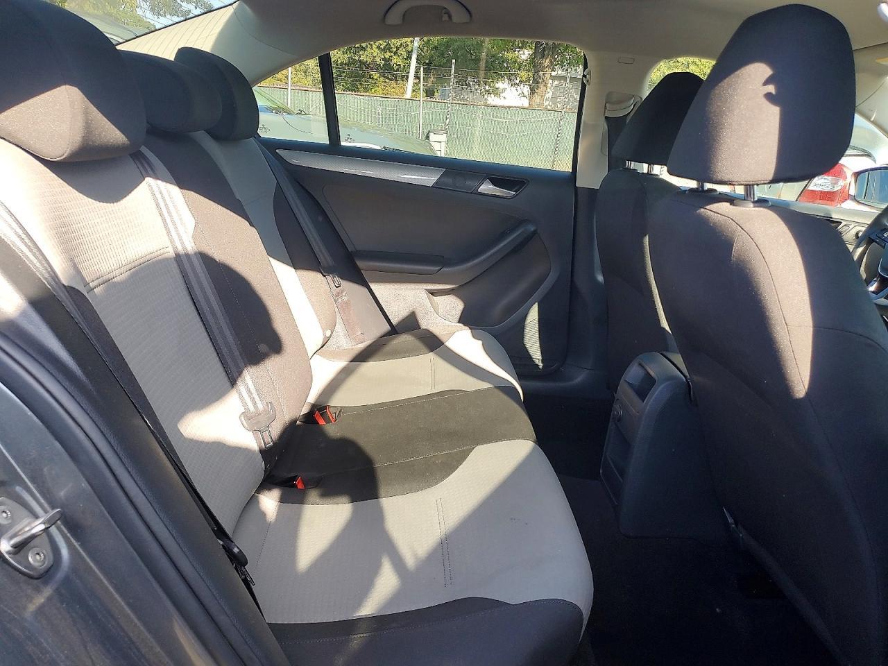 2017 Volkswagen Jetta S - zdjęcie 10