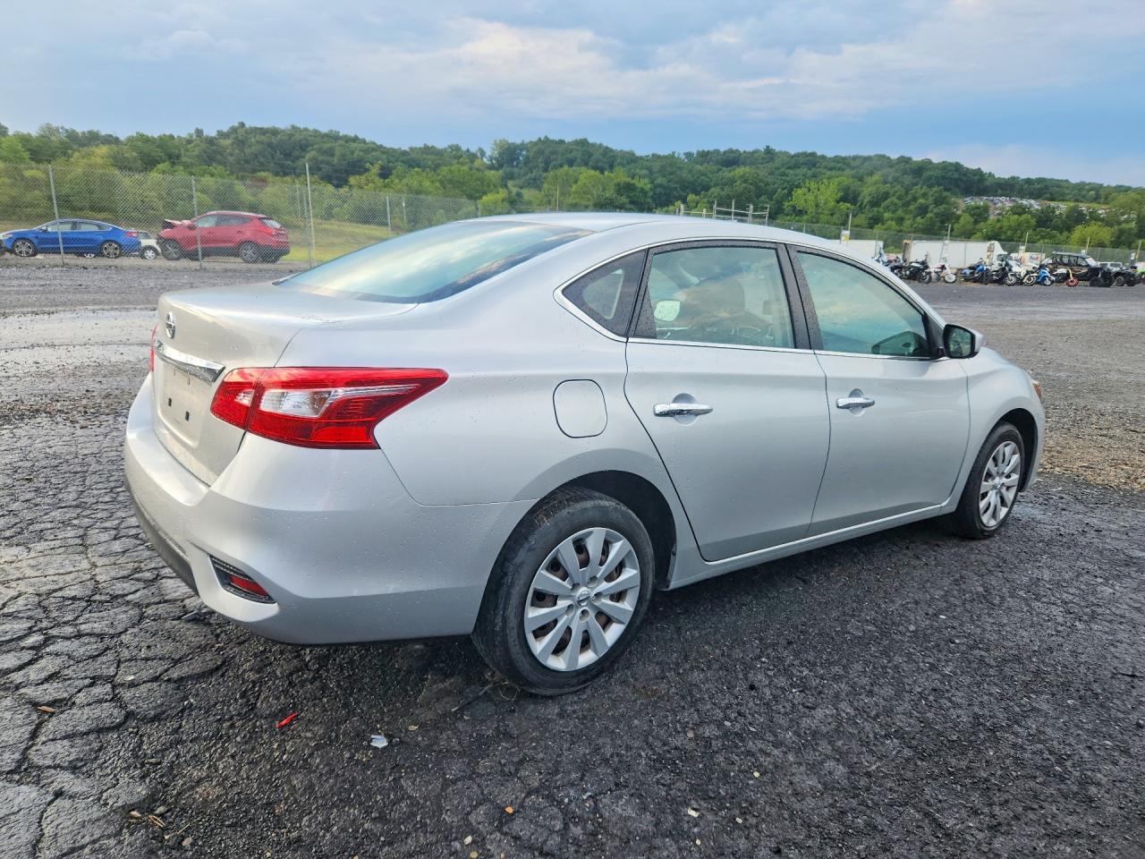 2018 Nissan Sentra S - zdjęcie 3