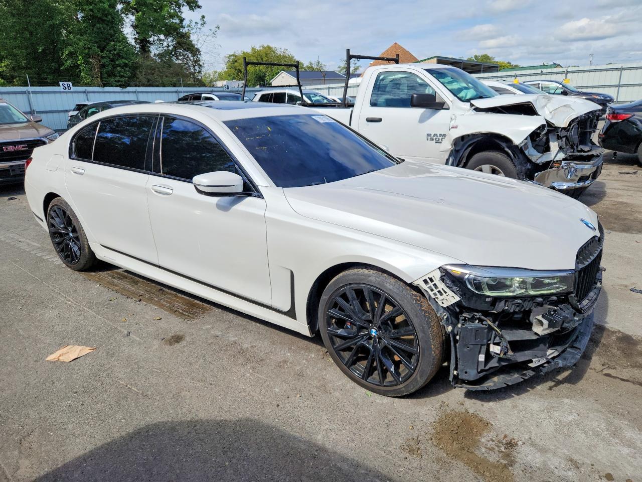 2021 BMW Seria 7 750i - zdjęcie 4