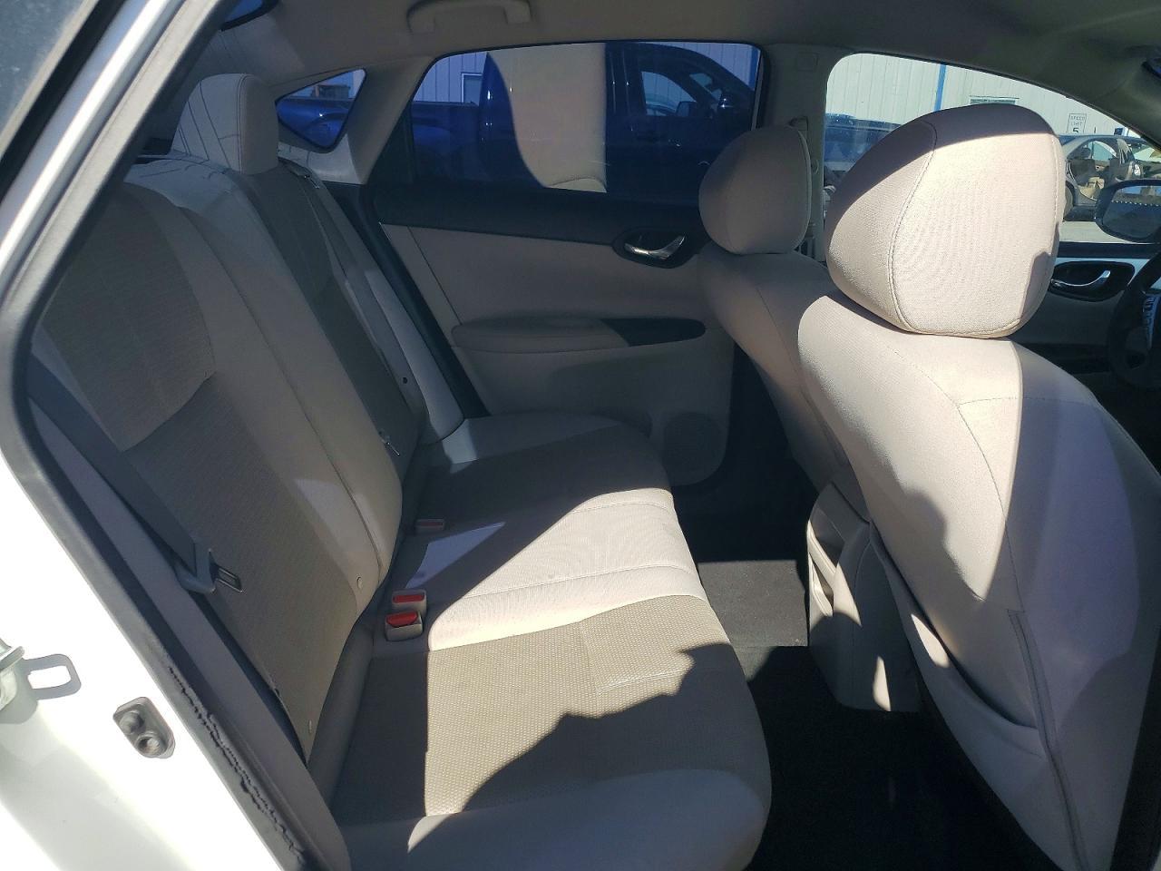 2016 Nissan Sentra S - zdjęcie 10