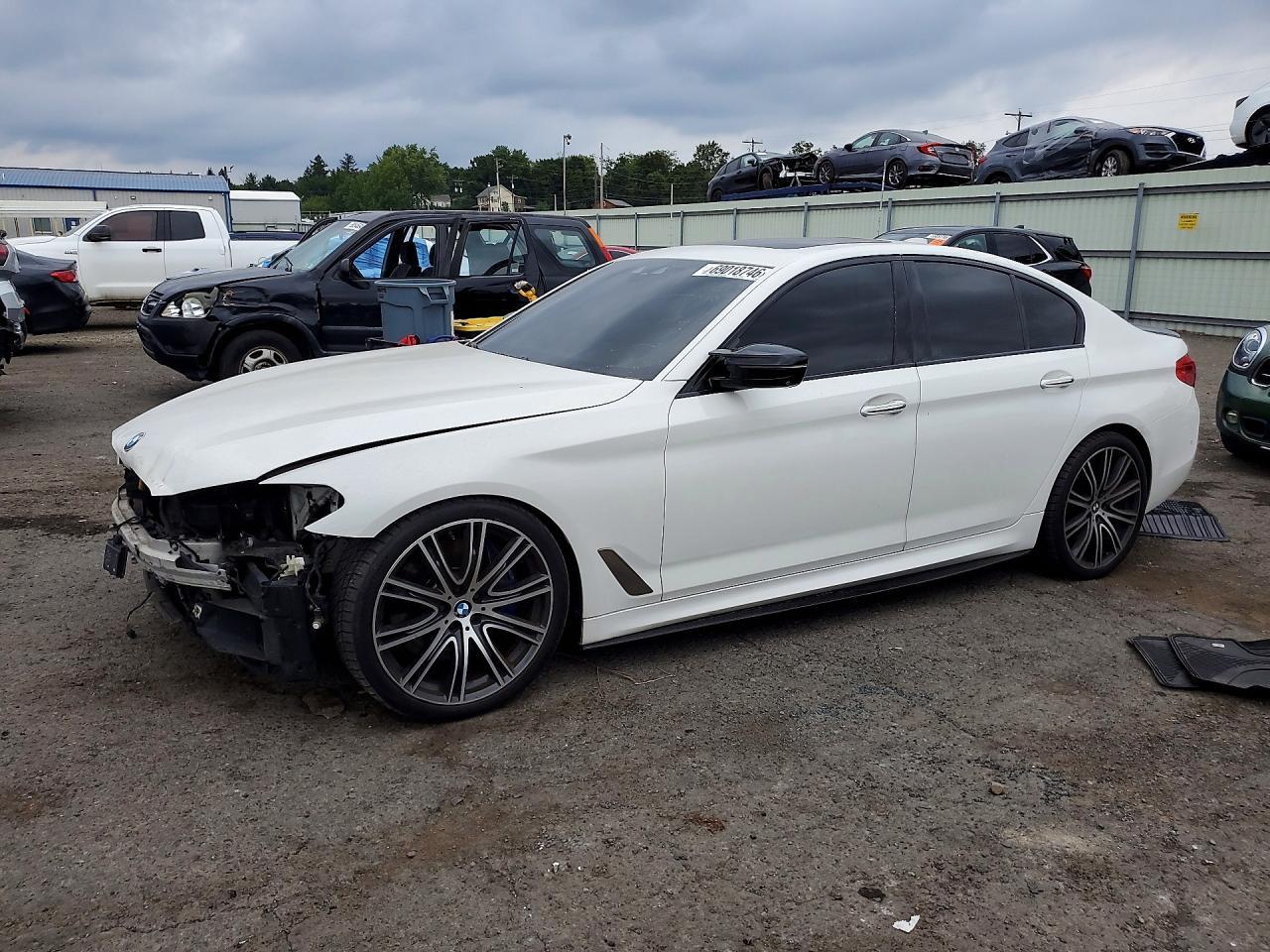 2018 BMW Seria 5 M550i - zdjęcie główne