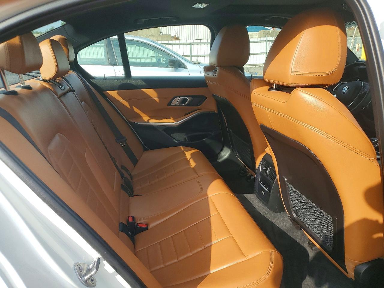 2021 BMW Seria 3 330i - zdjęcie 10