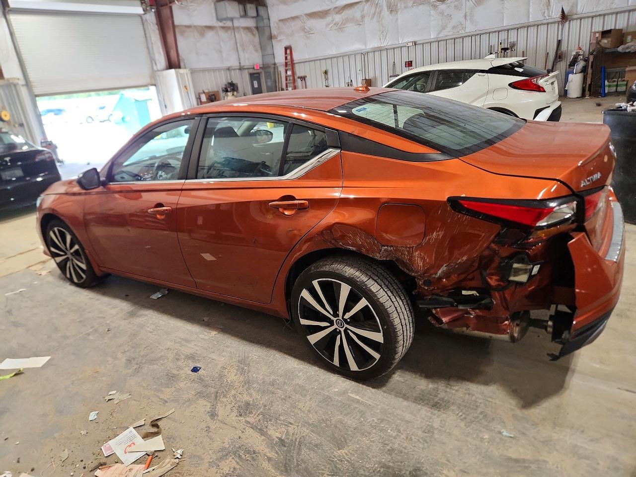 2019 Nissan Altima Sr - zdjęcie 2