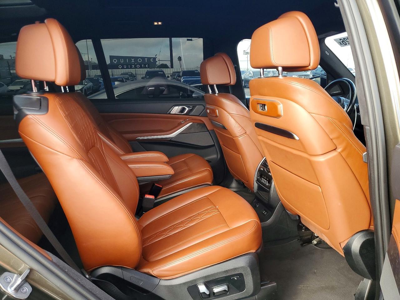 2023 BMW X7 xDrive40I - zdjęcie 11