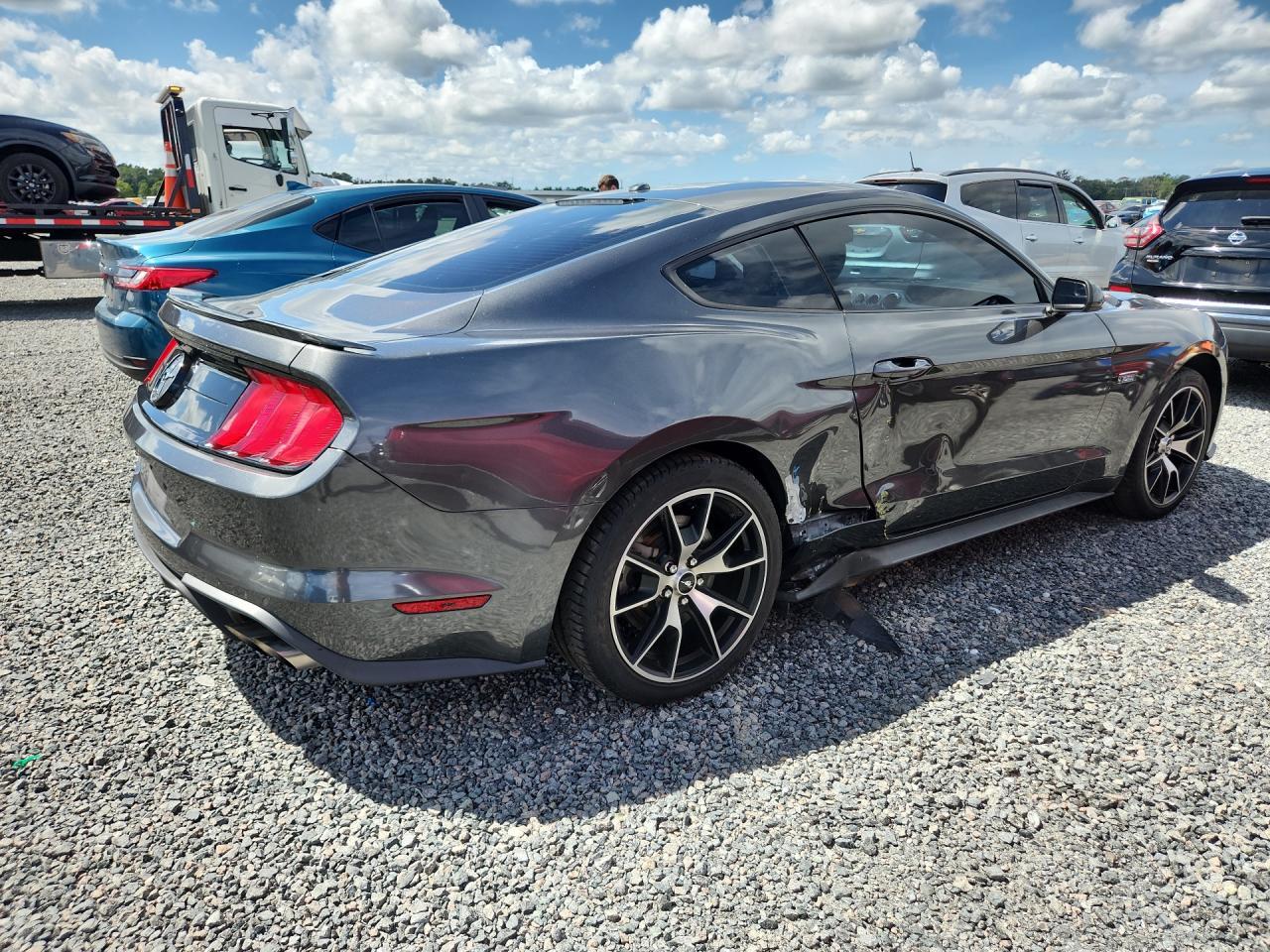 2020 Ford Mustang - zdjęcie 3