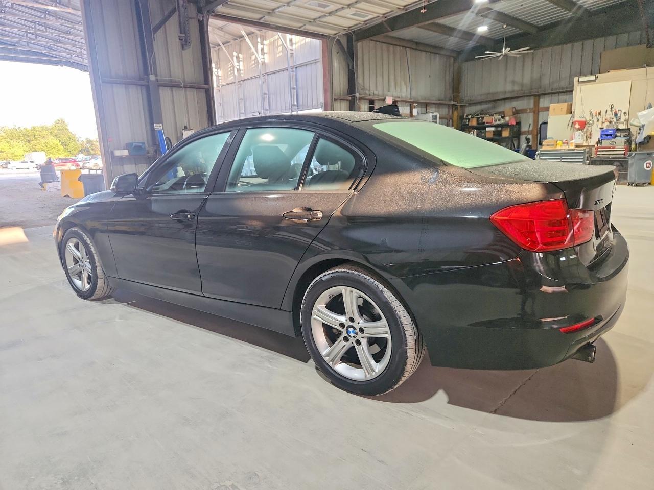 2015 BMW 320 I xDrive - zdjęcie 2